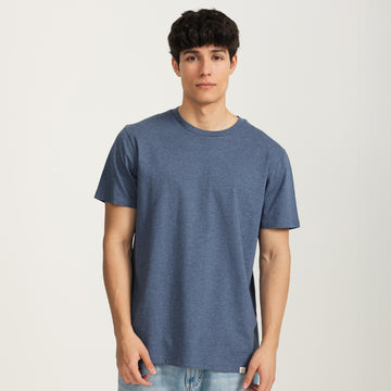 Model tshirt Dark Heather Blue